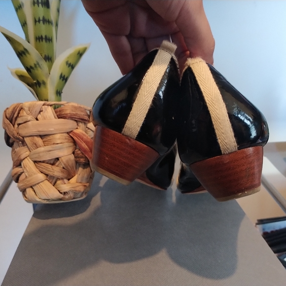 Marc by Marc Jacobs Black Patent wedges / flats - Picture 3 of 4